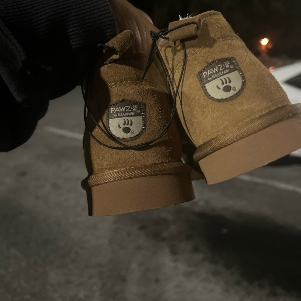 BRAND NEW ✨Genuine suede girls boot size 3